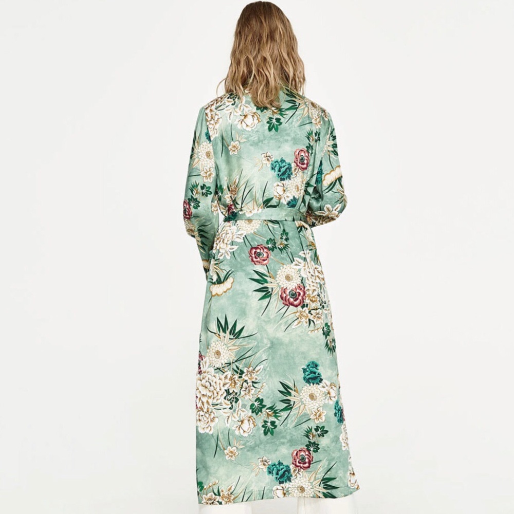 ✨Mint Green Floral Patterned Satin Belted Kimono✨ - Picture 3 of 8